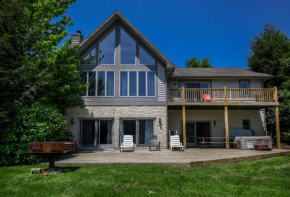 Taylor Made Six-Bedroom Holiday Home, Mchenry